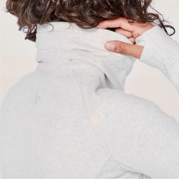 Lululemon Radiant Hooded Zippered Jacket Long Sleeves In Cream Or Oatmeal Color - Picture 4 of 16